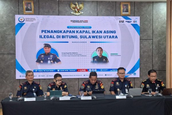 KKP Tangkap Kapal Ikan Asing Filipina, Amankan 21 Rumpon Ilegal dan 1.950 Butir Telur Penyu