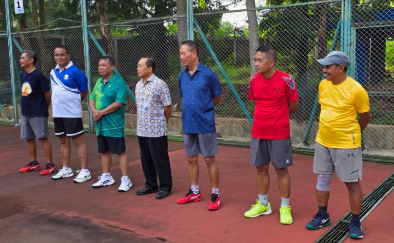 Rektor Unnes Resmi Lepas Tim Tenis Alumni untuk Berlaga di Turnamen Nasional 2025